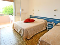 Adria Residence - Stanza 3 posti letto appartamento trilocale